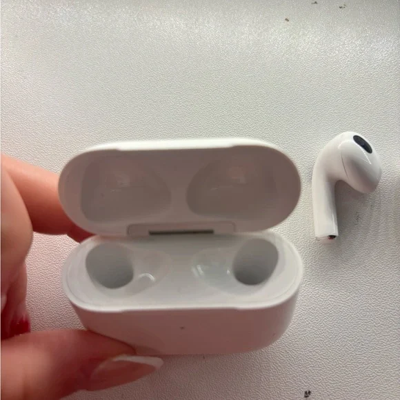 Apple Airpod 3s WITH Charging Case